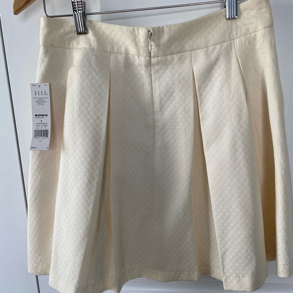 ELLE Pleated Skirt - Picture 2 of 3